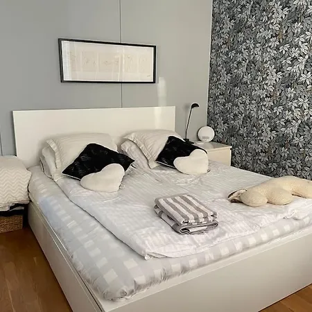 Viihtyisa Erillistalo Puutarhalla Keha I Varrella Apartamento *