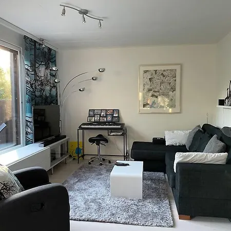 Viihtyisa Erillistalo Puutarhalla Keha I Varrella Apartamento